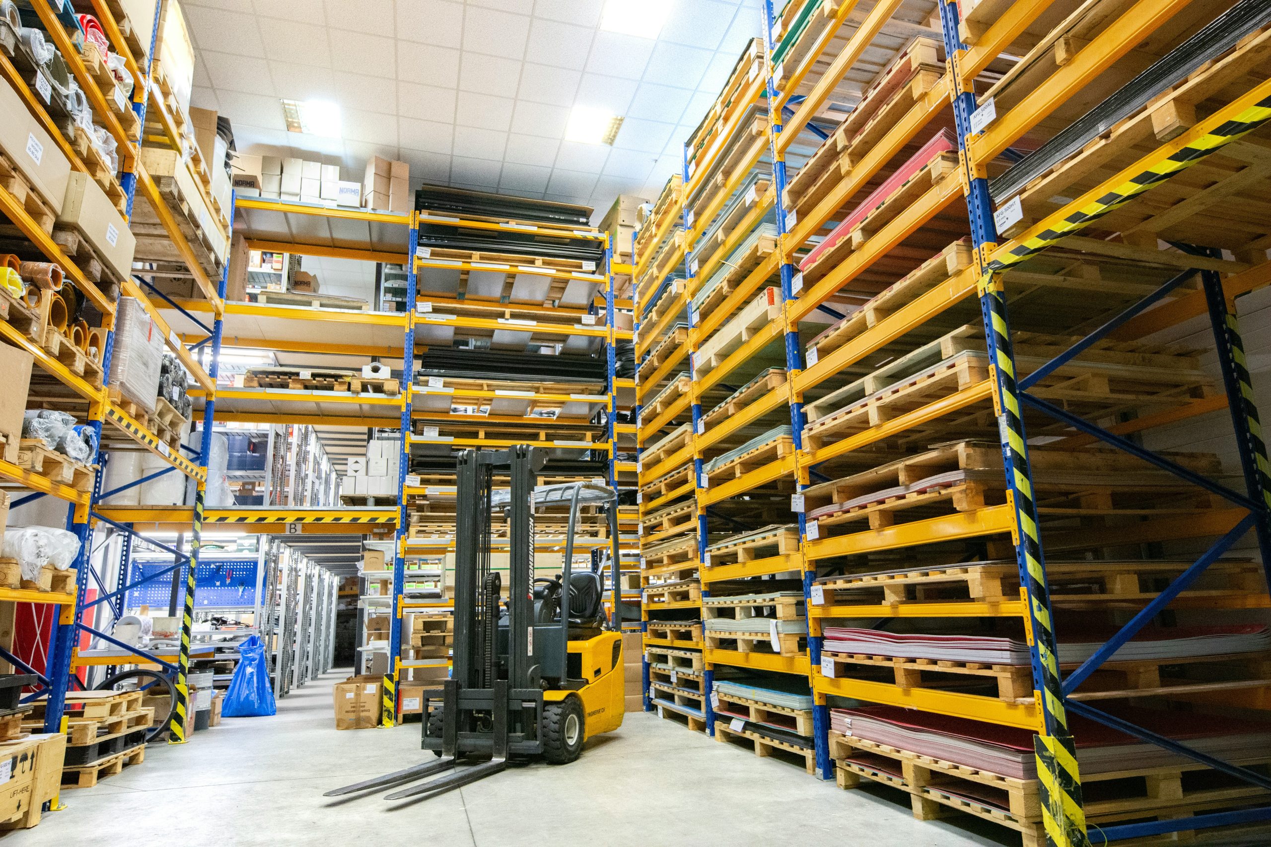Heftruck magazijn intern transport logistiek gas